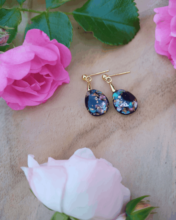 Boucles d'oreilles en nacre et argent Sterling 925 plaqué or. Hypoallergénique. Style minimaliste chic.