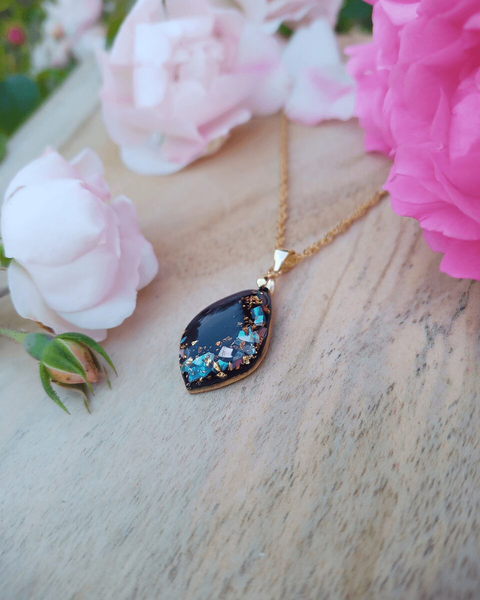 Collier pour le quotidien ou le temps d'une soirée, pour briller en toute occasion sans en faire trop.