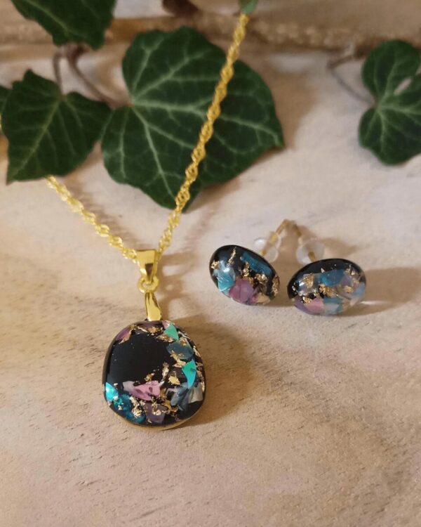 Parure pour femmes, fabriqué à la main en France, en nacre colorée. Style élégant et chic. Argent Sterling 925 plaqué or.